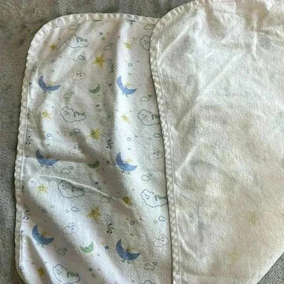 Kushies  - Cotton/Fleece breastfeeding/Nursing cover/Infant shade - Picture 4 of 4